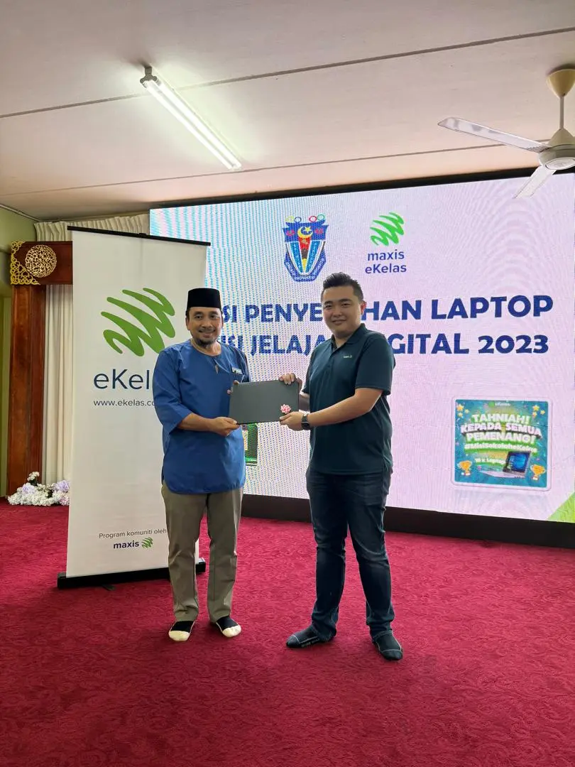 eKelas Celebrates Schools' Achievements in Misi Jelajah Digital with Laptop Donations and Online Learning Workshops 