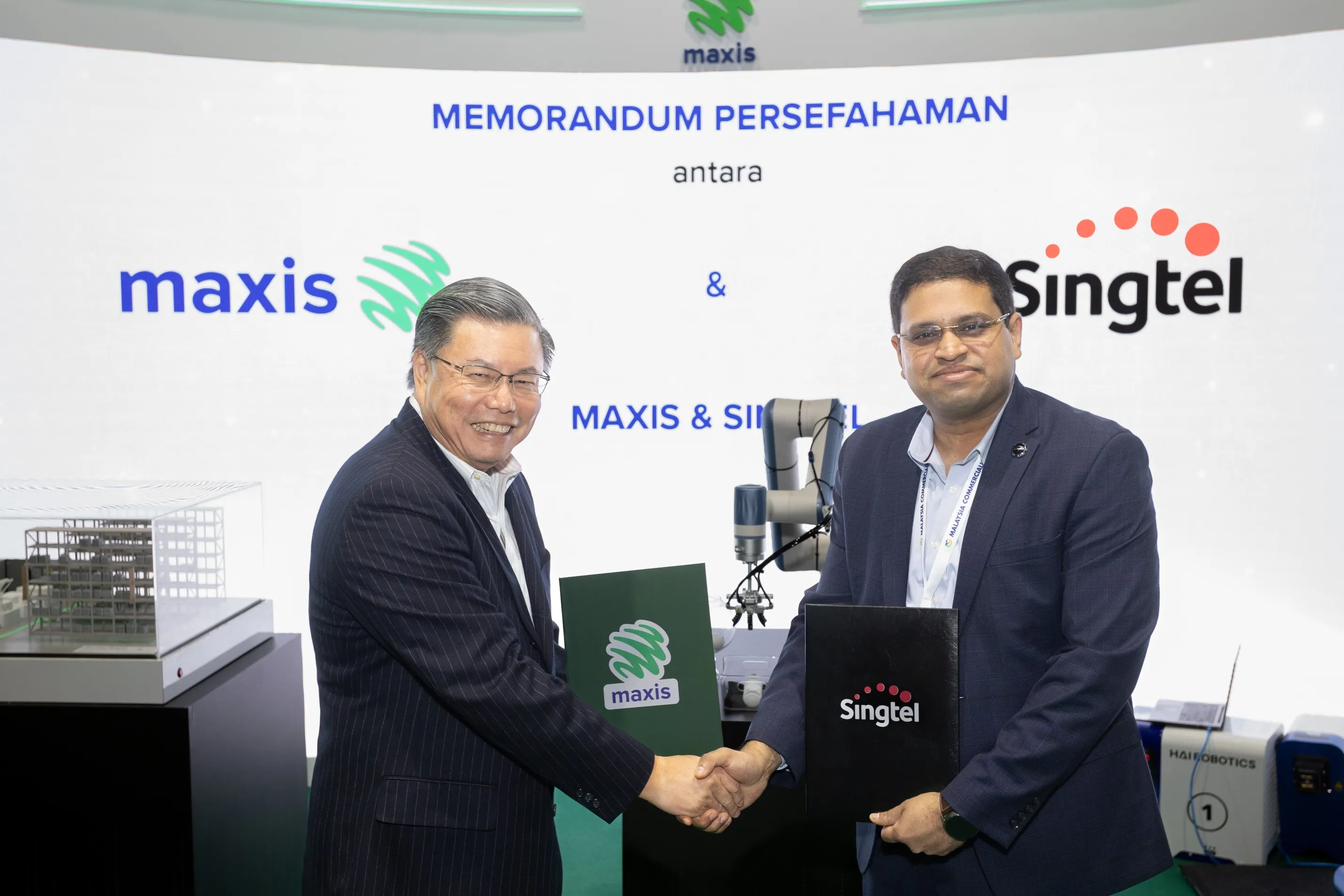 Maxis partners Singtel to accelerate enterprise digital transformation with Malaysia’s first 5G orchestration platform at MCY Summit 2024