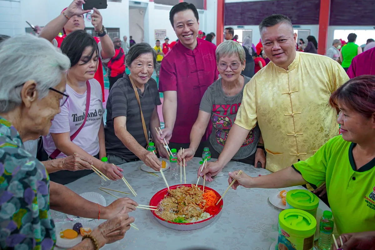 Maxis fosters meaningful connections and gives back to the community for Chinese New Year Pic 2