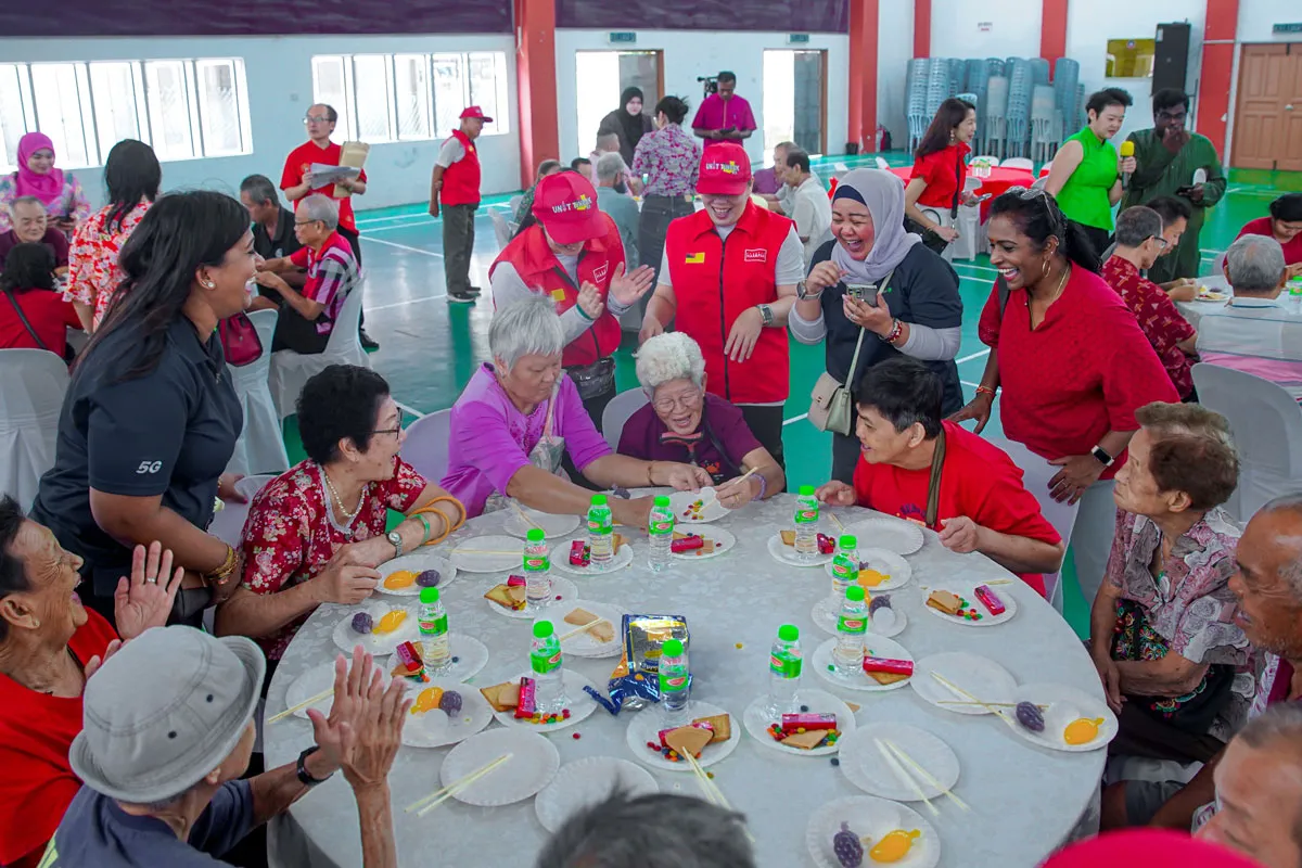 Maxis fosters meaningful connections and gives back to the community for Chinese New Year Pic 3