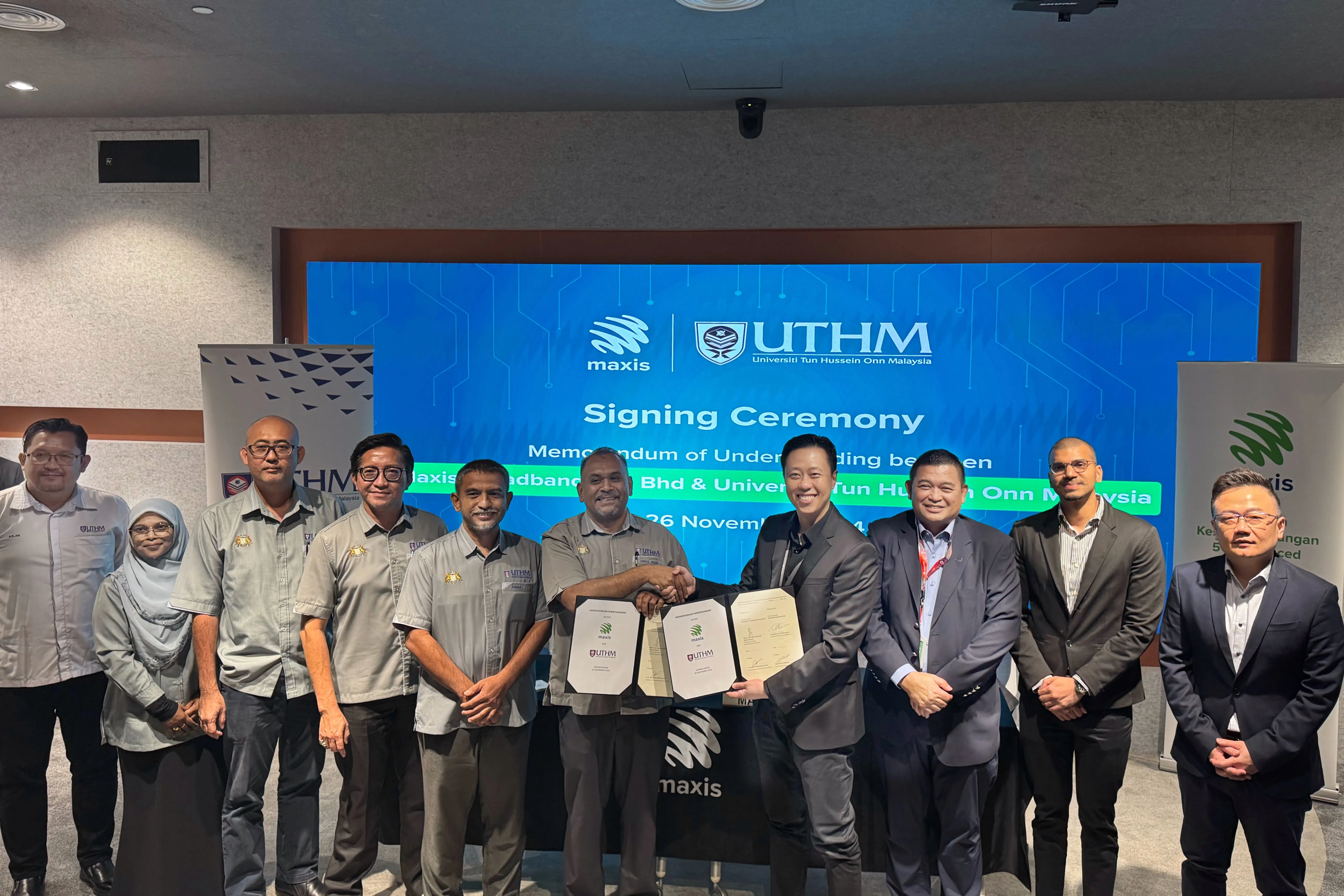 Maxis - UTHM MoU Exchange